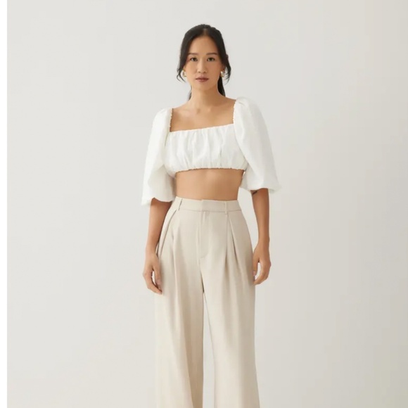 Square Neck Puff Sleeve Top With White Floral Pattern NWT - Picture 2 of 4